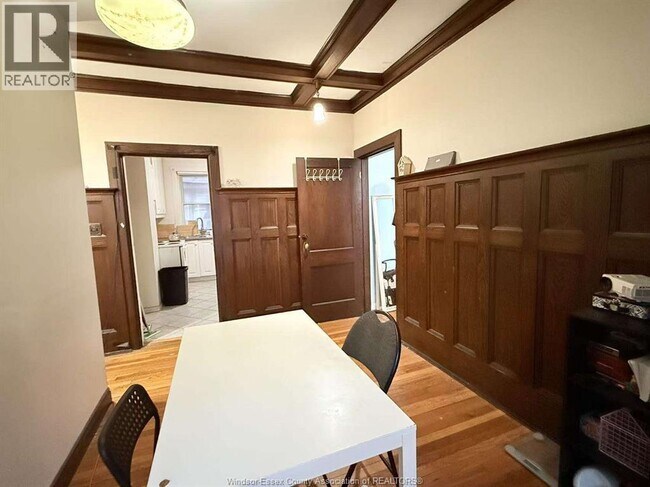 Building Photo - 553 Mill St