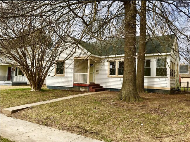 Building Photo - 1308 Garber St