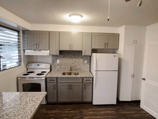 Foto del edificio - $500 1ST MONTH RENT SPECIAL | FULLY RENOVA...