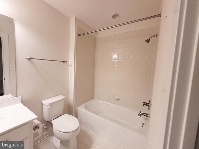 Building Photo - 2702 Prospect Hill Dr