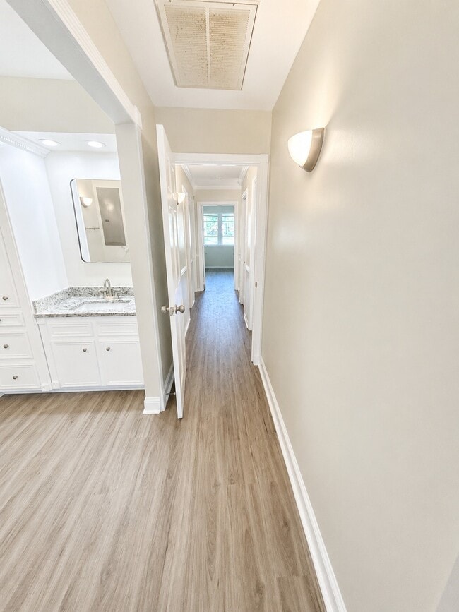Building Photo - 24207 Shellbrook Dr
