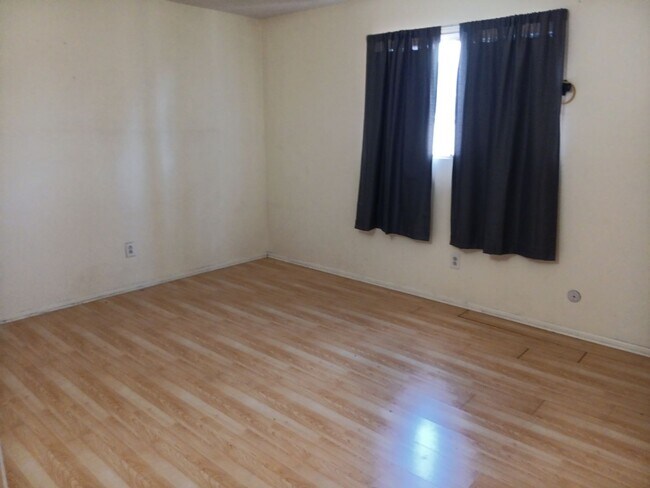 Foto del edificio - Cozy 4-bedroom, 2-bathroom home! Coming soon!