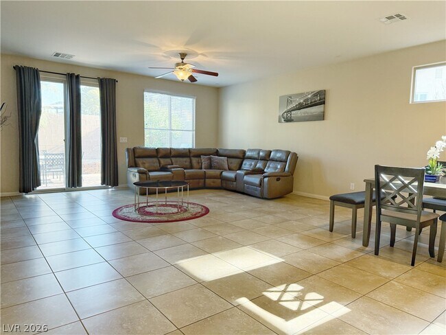 Foto del edificio - 3548 E Tompkins Ave