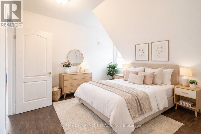 Photo du bâtiment - 80 St Clair Ave