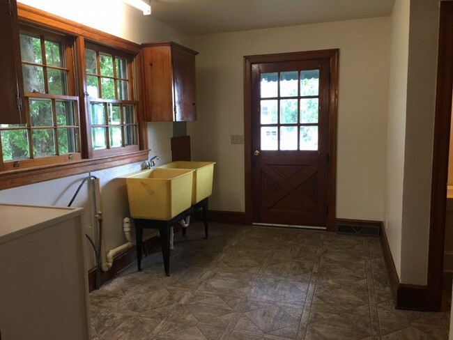 Foto del edificio - 124 Park Forest Ln