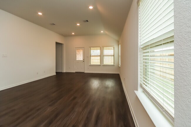 Building Photo - 5434 Tourmaline Wy