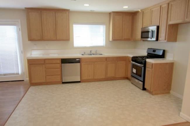 Building Photo - 1647 Dewey St