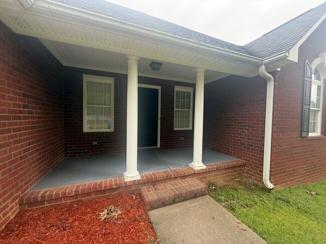 Foto del edificio - 1345 Raccoon Rd