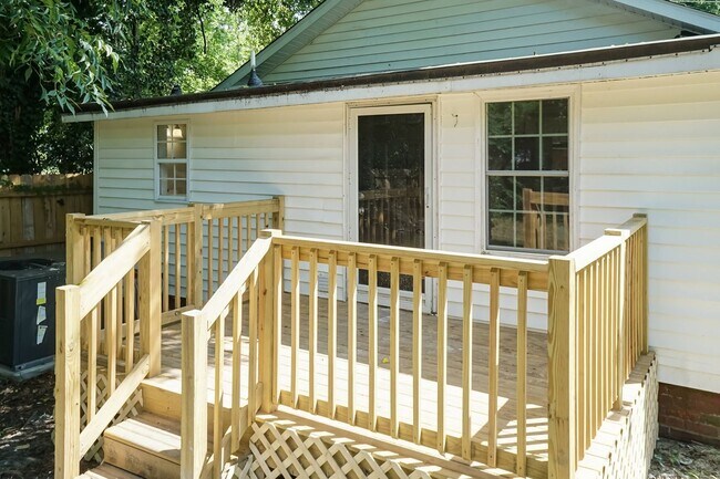 Foto del edificio - Two Bedroom Home!