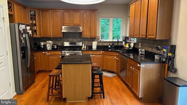 Building Photo - 7567 Lindberg Dr