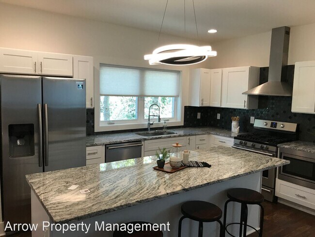 Foto del edificio - 4 br, 3.5 bath House - 33 Perkins St