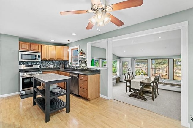 Building Photo - 10 Davignon St