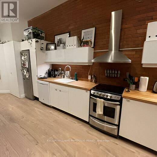 Building Photo - 191 King St E