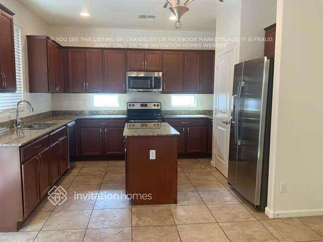 Building Photo - 1391 S Ponderosa Dr