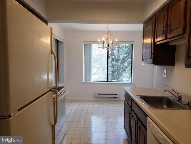 Building Photo - 15311 Pine Orchard Dr