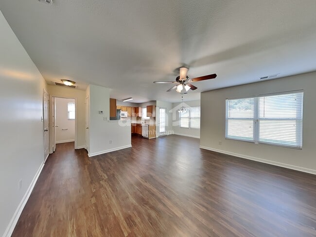 Foto del edificio - 8222 Holly Tree Ln