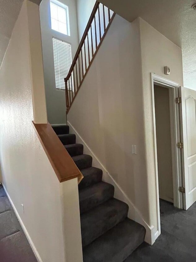 Building Photo - 220 Alves Ln