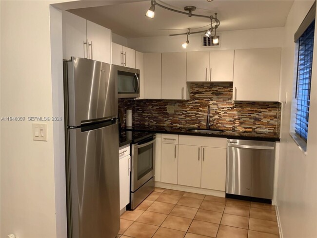 Foto del edificio - 9920 NW 68th Pl