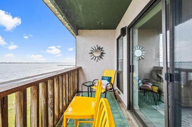 Foto del edificio - 236 Miracle Strip Pkwy SE
