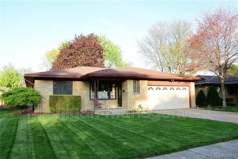 Primary Photo - 15142 Susanna St