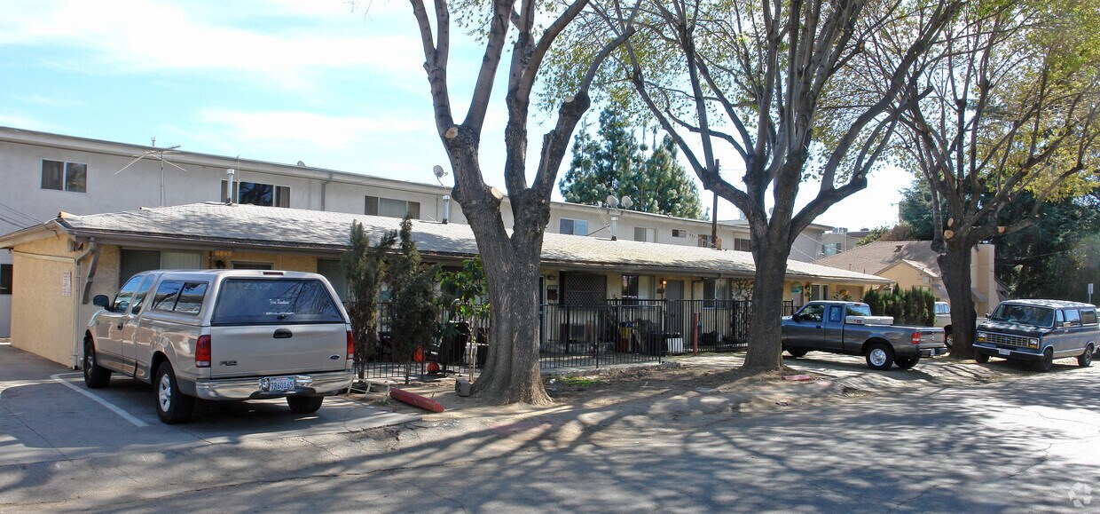 Primary Photo - 6840 Vesper Ave