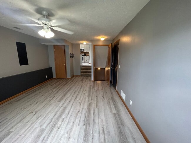 Building Photo - Home For Rent Bellevue.