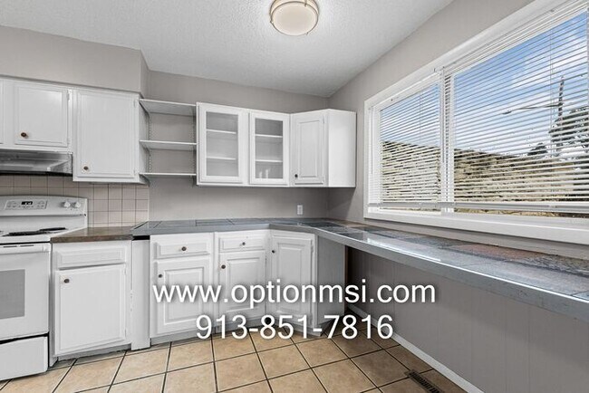 Foto del edificio - Freshly updated townhome in KCK