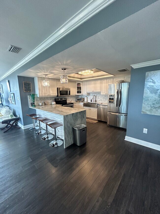 Kitchen - 7650 Bayshore Dr