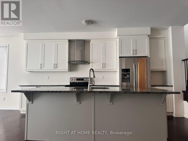 Building Photo - 516 Equestrian Way