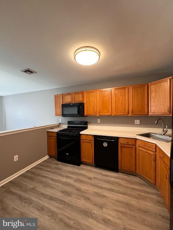 Foto del edificio - 7343 Rockwell Ave