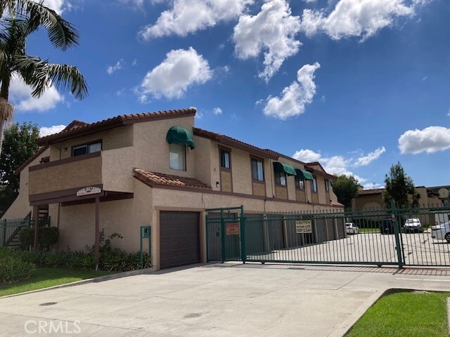 Foto del edificio - 8142 Artesia Blvd