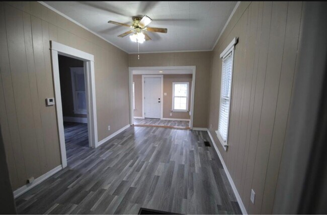 Foto del edificio - 212 W Central Ave