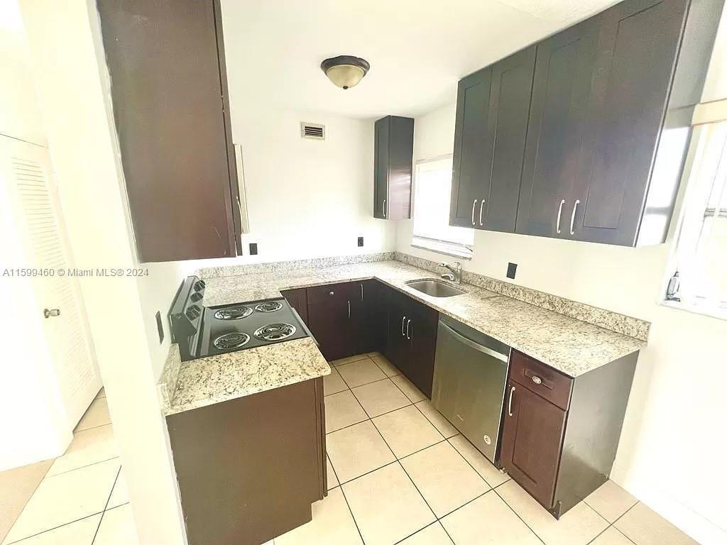 Foto principal - 281 NE 40th St