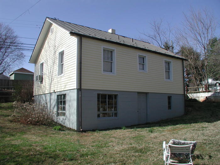 Building Photo - Wow! Renovated Single Family Home! Pet Fri...