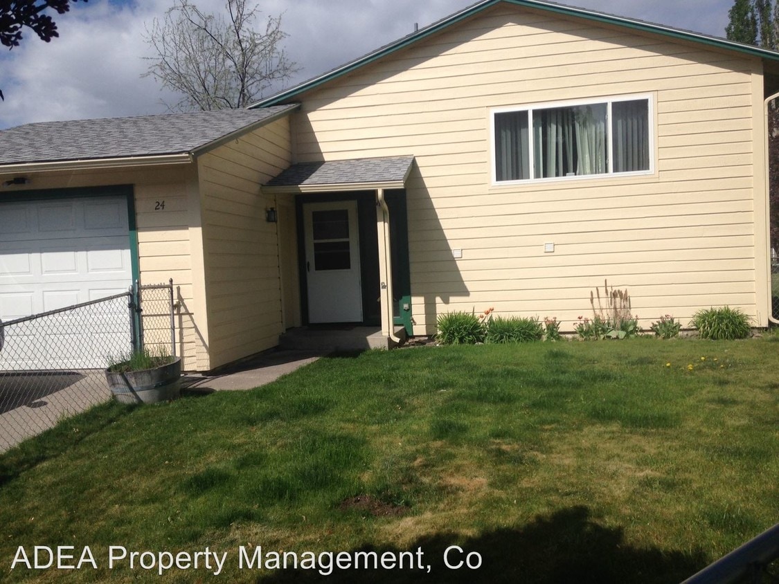 Primary Photo - 3 br, 1.5 bath House - 24 Russell Court South