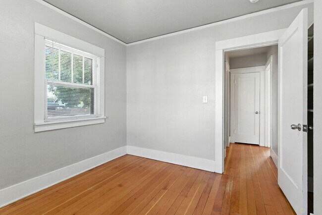 Foto del edificio - 3155 N Farragut St
