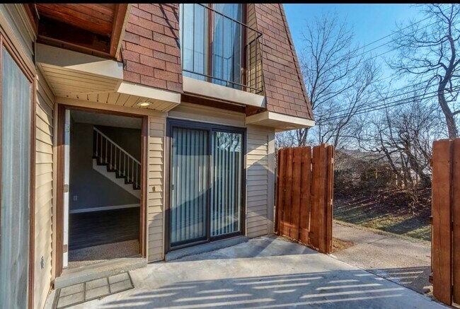 Foto del edificio - 406 Darby Creek Rd