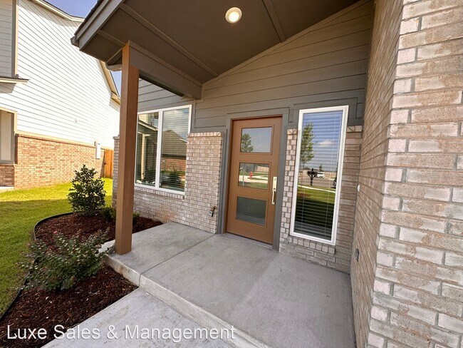 Building Photo - 3 br, 2.5 bath House - 501 NW 177th Terrace