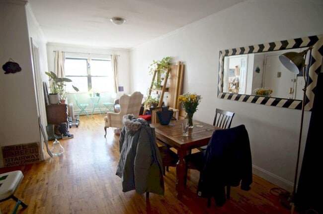 Building Photo - 427 Tompkins Ave