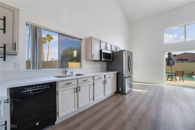 Building Photo - 2595 Ashmoore Dr