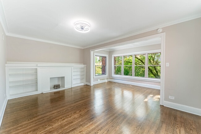 Building Photo - 7630 N Marshfield Ave