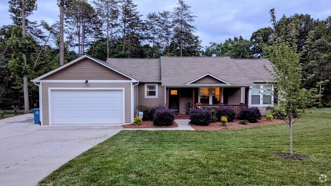 Building Photo - 6821 Ingleside Dr