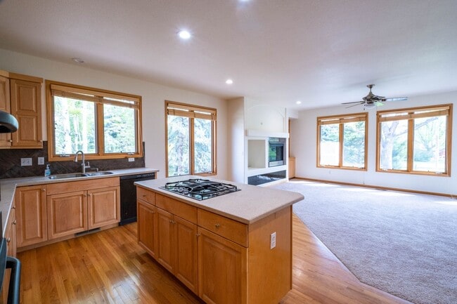 Foto del edificio - 4 Bed 3 Bath Home in Highlands Meadows - Windsor!