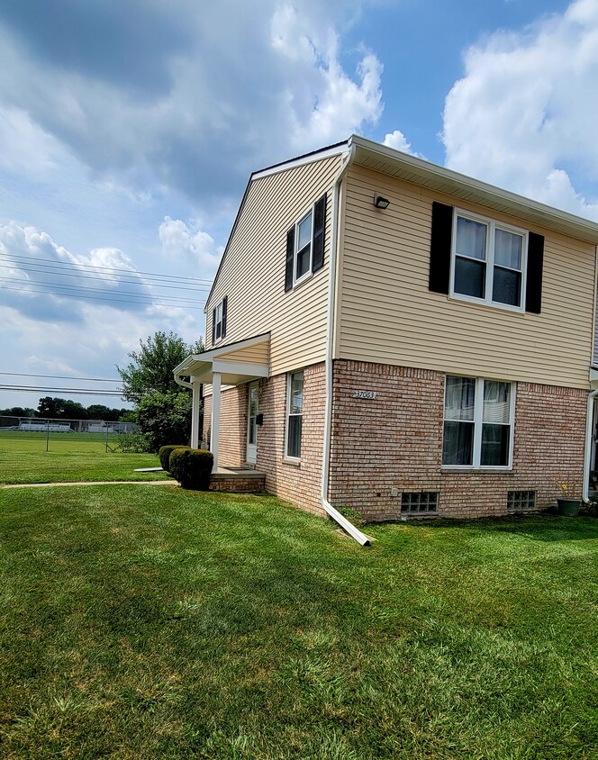 Foto principal - 37063 Brynford Dr