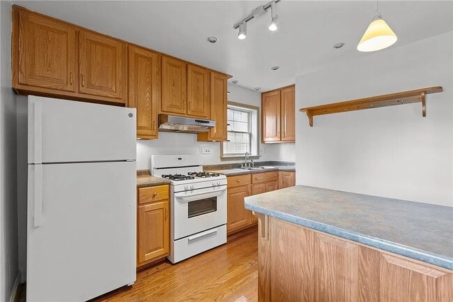 Building Photo - 207 Giffin Ave