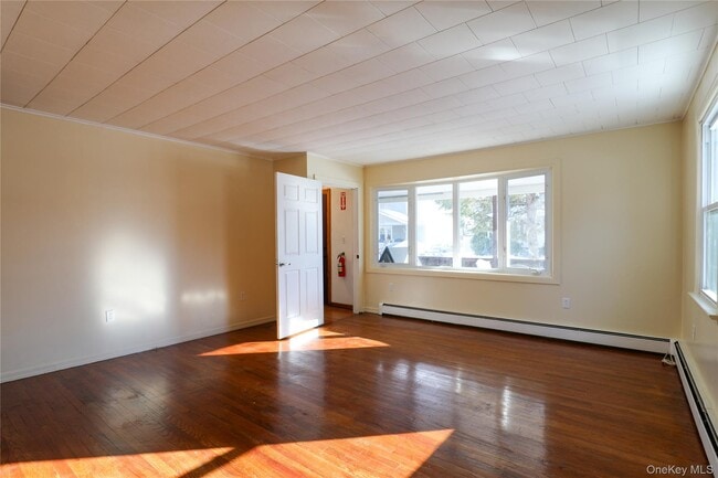 Building Photo - 156 Lampman Ave