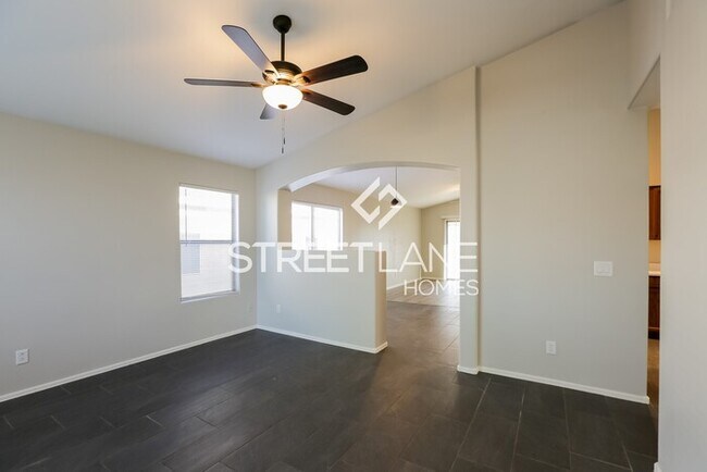 Foto del edificio - REDUCED! - OW OFFERING THE FIRST FULL MONT...