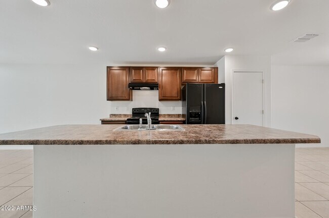 Foto del edificio - 739 W Jardin Dr
