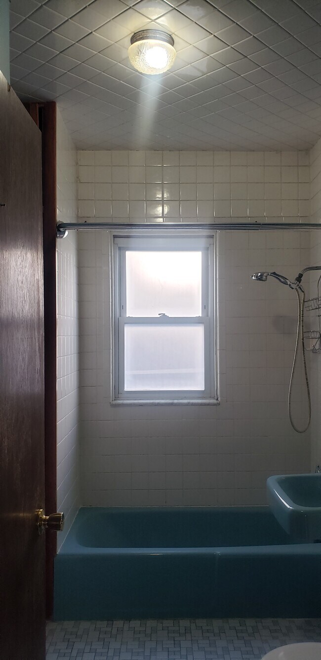 Full bath with linen closet - 183 Spring St