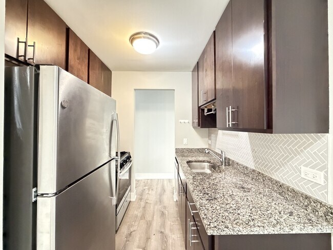 Foto del edificio - 447 W Surf St